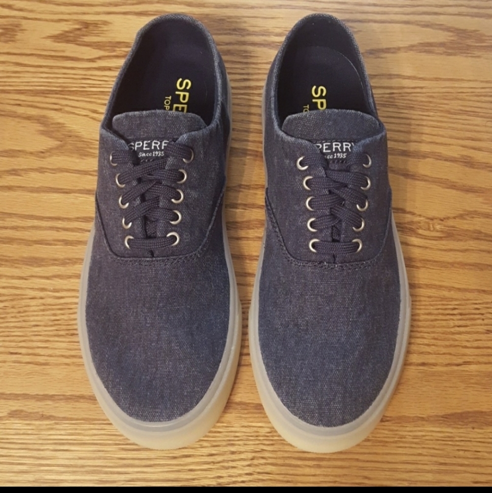 NEW Sperry Navy Sneakers Size 7